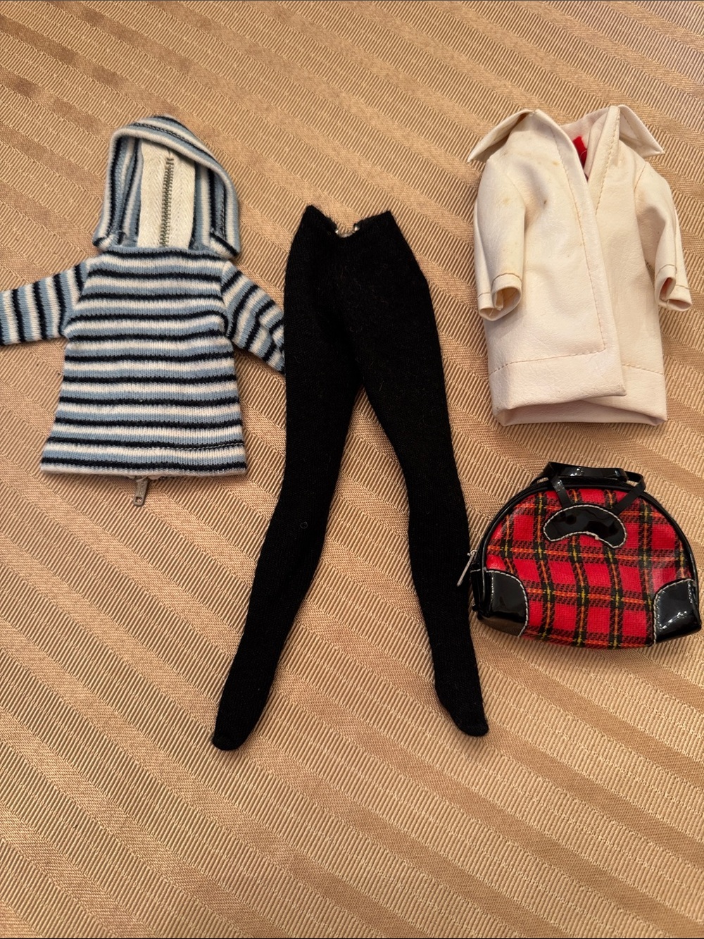 Vintage Barbie Winter Holiday Outfit #975 4 piece lot